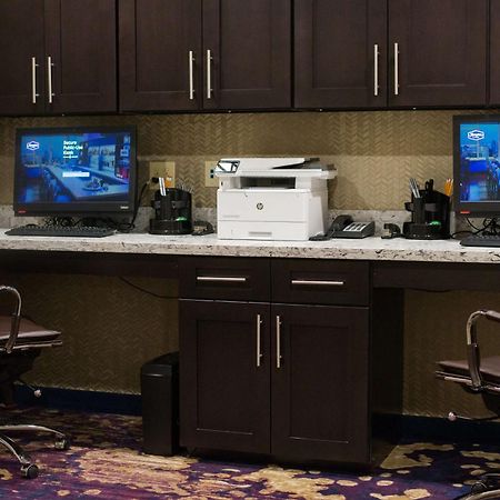 ハンプトン イン アンド スイーツ バイ ヒルトン ワーリントン ホーシャム Warrington エクステリア 写真